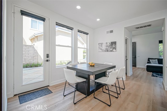 Detail Gallery Image 24 of 58 For 542 Arbor Ct, Simi Valley,  CA 93065 - 4 Beds | 2/1 Baths