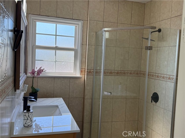 Detail Gallery Image 9 of 14 For 9832 San Miguel Ave, South Gate,  CA 90280 - 4 Beds | 2/1 Baths