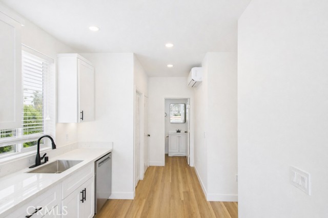 Detail Gallery Image 7 of 13 For 625 Orizaba Ave #6,  Long Beach,  CA 90814 - 2 Beds | 1 Baths