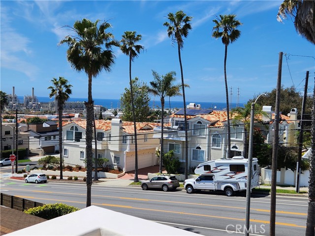 Detail Gallery Image 13 of 57 For 627 N Lucia Ave #B,  Redondo Beach,  CA 90277 - 4 Beds | 3/1 Baths