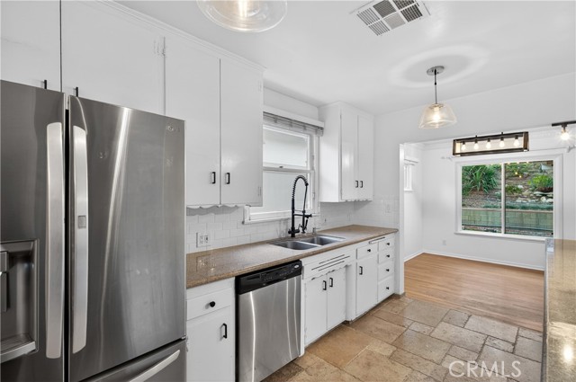 Detail Gallery Image 4 of 16 For 5007 Canoga Avenue, Woodland Hills,  CA 91364 - 3 Beds | 2 Baths