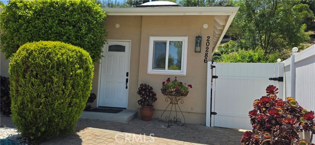 Detail Gallery Image 1 of 8 For 20284 Lorenzana Dr, Woodland Hills,  CA 91364 - 1 Beds | 1 Baths
