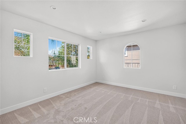 1324 Estel photo 29