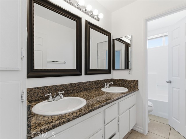 Detail Gallery Image 14 of 36 For 29436 Shannon Ct, Canyon Country,  CA 91387 - 4 Beds | 2/1 Baths