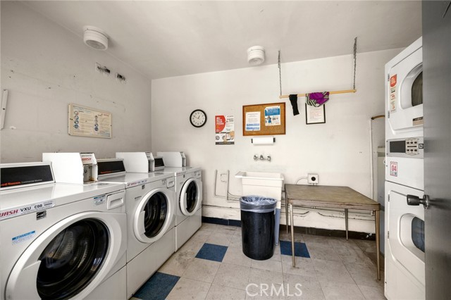 1187 E 3rd Street, Long Beach CA: https://media.crmls.org/medias/24654e1e-dec2-4338-b1c4-fdaf5f07f91b.jpg
