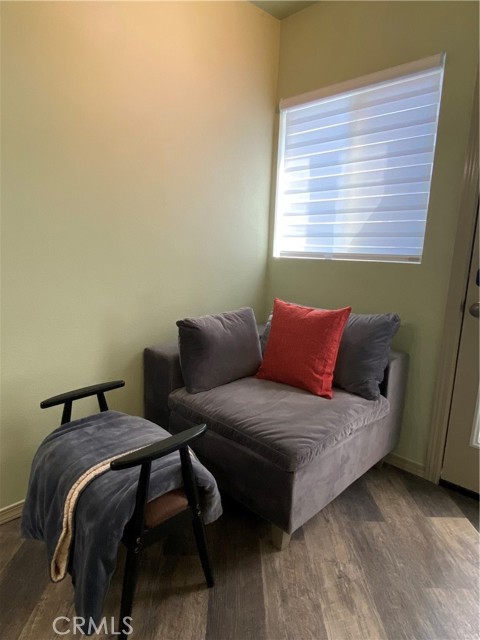631 1/2 Benson Way, Thousand Oaks CA: https://media.crmls.org/medias/24657e41-7baf-4b4e-9e23-dc16fe64dff2.jpg