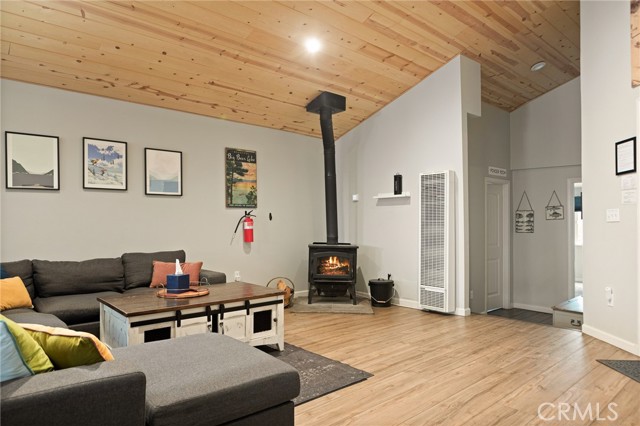 Detail Gallery Image 5 of 26 For 40224 Mahanoy, Big Bear Lake,  CA 92315 - 3 Beds | 2 Baths