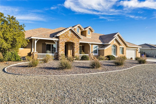 Detail Gallery Image 4 of 75 For 12389 Winesap, Apple Valley,  CA 92308 - 5 Beds | 2/1 Baths