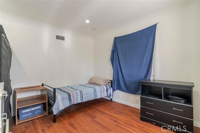 Detail Gallery Image 15 of 39 For 731 & 733 N. Alexander St, San Fernando,  CA 91340 - 5 Beds | 3 Baths