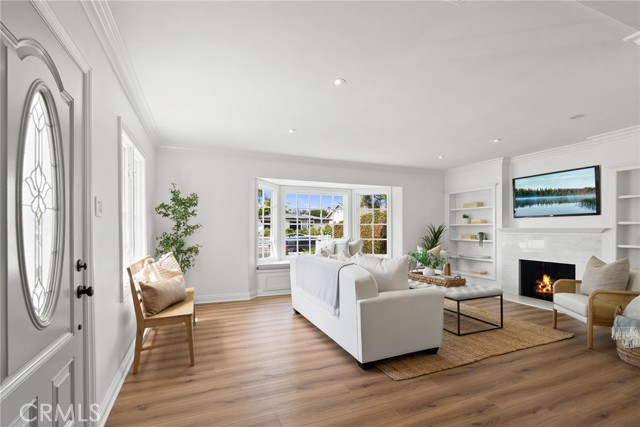 340 Broadway, Costa Mesa CA: https://media.crmls.org/medias/2466b2a7-5d0c-4162-a96e-3e03df8fb3c4.jpg