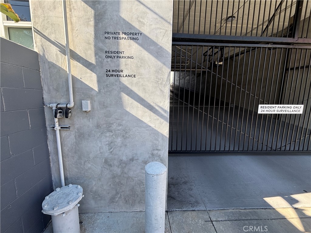 https://media.crmls.org/medias/2467401c-050a-45bd-933b-f0c6102bd6e9.jpg?preset=X-Large