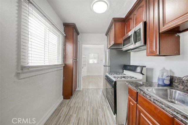 Detail Gallery Image 11 of 17 For 1159 W 54th St, Los Angeles,  CA 90037 - – Beds | – Baths