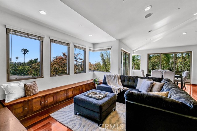 Detail Gallery Image 3 of 20 For 1542 Manhattan Beach Bld, Manhattan Beach,  CA 90266 - 4 Beds | 4 Baths