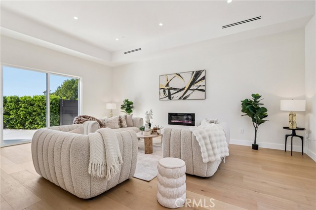 Detail Gallery Image 14 of 75 For 10511 Mary Bell Ave, Shadow Hills,  CA 91040 - 5 Beds | 5/1 Baths