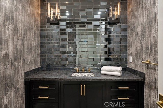 16630 Oldham Place, Encino CA: https://media.crmls.org/medias/24692a0a-4d3b-4275-ae85-cf49bd2189f7.jpg