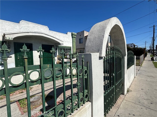 Detail Gallery Image 17 of 24 For 535 West 54th Street, Los Angeles,  CA 90037 - – Beds | – Baths