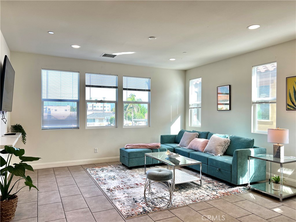 MLS #OC25256644 image #12