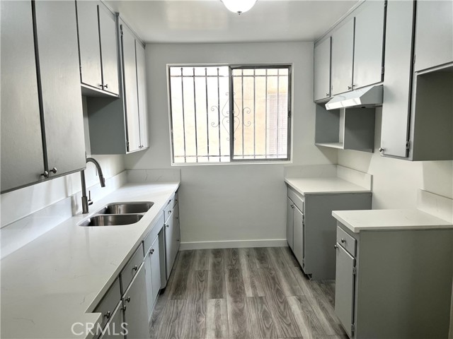 859 S Shenandoah Street, Los Angeles CA: https://media.crmls.org/medias/2469f401-690e-4c27-b8ce-707b5f3a1a90.jpg