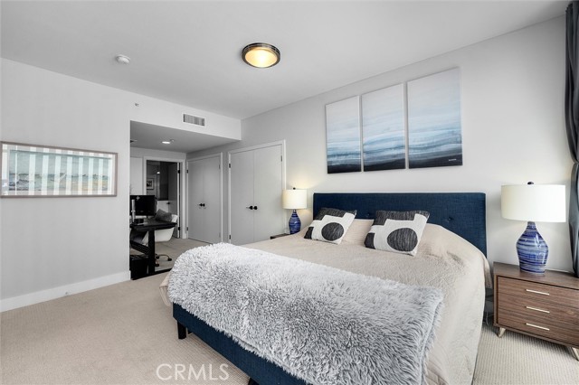 400 W Ocean Boulevard, Long Beach CA: https://media.crmls.org/medias/246a3756-8bc6-4728-bddc-71011ea7d653.jpg