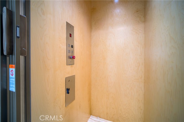 203 indianapolis Avenue, Huntington Beach CA: https://media.crmls.org/medias/246c9486-be96-418b-bb63-c3ccbb7b7dc2.jpg