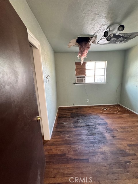 Detail Gallery Image 10 of 27 For 5703 E Hampton, Fresno,  CA 93727 - 3 Beds | 1 Baths