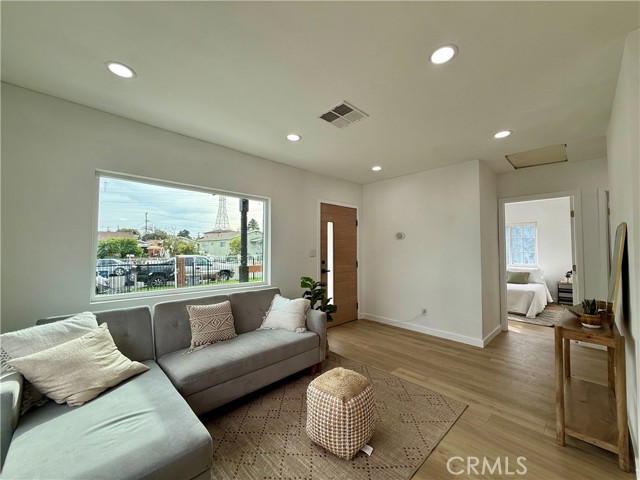 Detail Gallery Image 12 of 42 For 1327 W 97th Street, Los Angeles,  CA 90044 - 3 Beds | 2 Baths