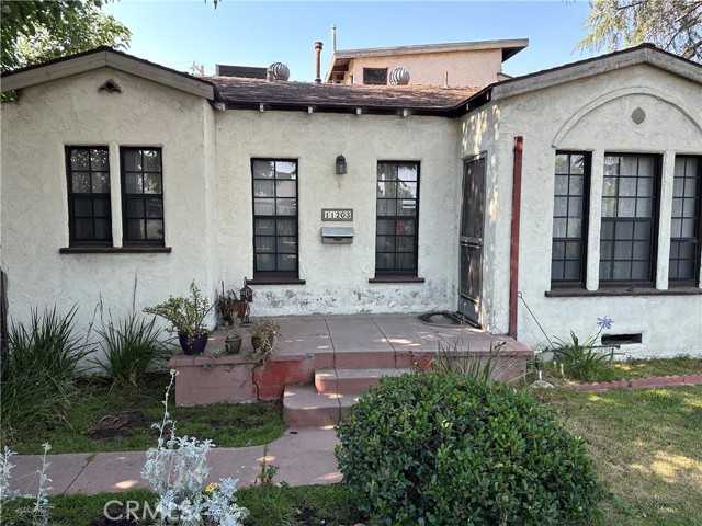 11203 Califa Street, North Hollywood CA: https://media.crmls.org/medias/246d0e3e-538c-4615-8989-b4bb188f41b5.jpg