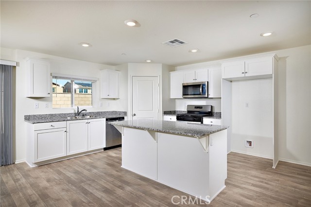 Detail Gallery Image 6 of 18 For 30490 Bel Air Ct, Winchester,  CA 92596 - 4 Beds | 2/1 Baths