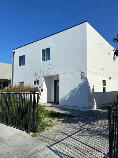 211 W 43rd Street #3, Los Angeles, CA, 90037 211 W 43rd Street #3, Los Angeles, CA, 90037