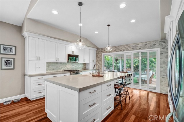 1 Deerwood W, Irvine CA: https://media.crmls.org/medias/246f5e69-814a-47db-9914-5141d9c6665f.jpg