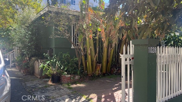 Detail Gallery Image 2 of 3 For 1028 S Kenmore, Los Angeles,  CA 90006 - – Beds | – Baths