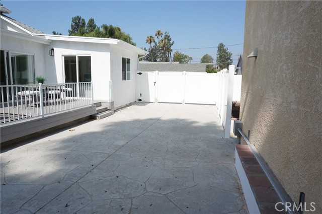 22131 1/2 Victory, Canoga Park CA: https://media.crmls.org/medias/246ff953-c5fe-4f62-afc6-e4dce8c27c7b.jpg