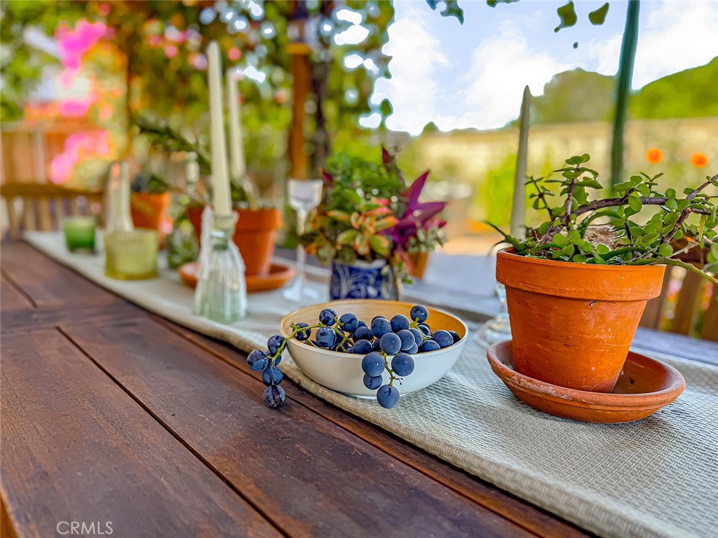 https://media.crmls.org/medias/24708285-c67d-4882-9077-82e88d100510.jpg?preset=X-Large