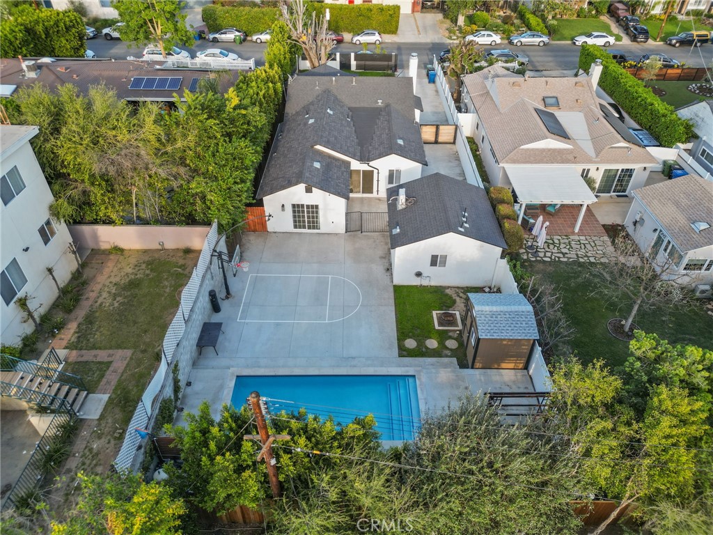 https://media.crmls.org/medias/24712850-a812-4c6b-9a07-70357da1ae81.jpg?preset=X-Large