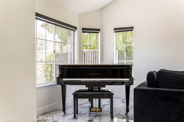 20128 Cavern Court, Saugus CA: https://media.crmls.org/medias/2471602b-e414-417f-8519-2f0dc0ec68ea.jpg