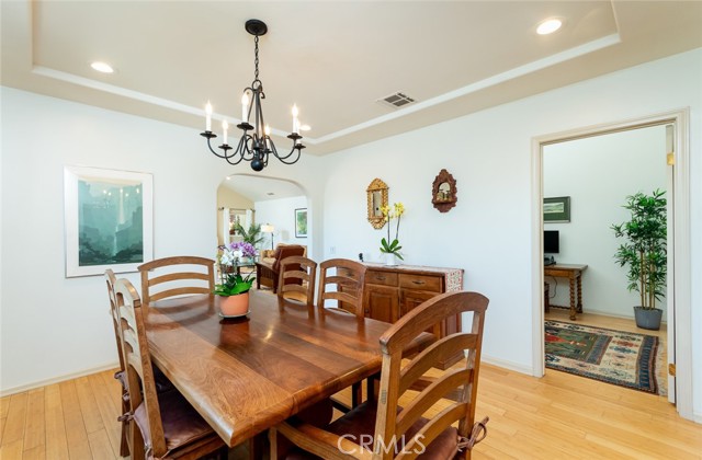 Detail Gallery Image 12 of 58 For 1404 Corona Dr, Glendale,  CA 91205 - 4 Beds | 2/1 Baths