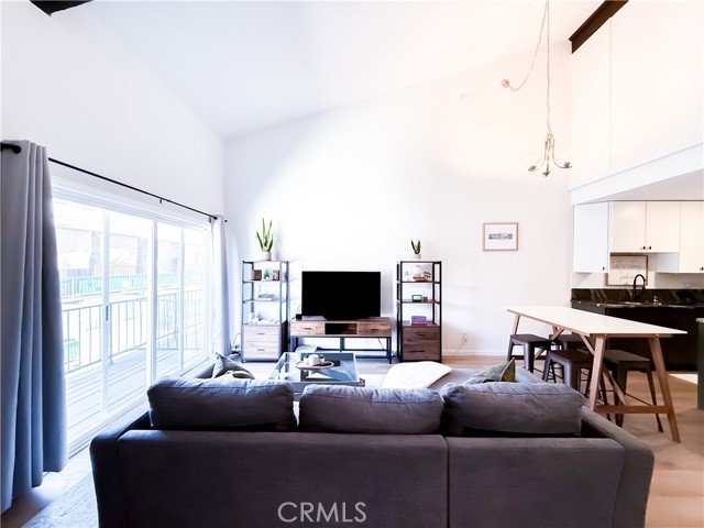 Detail Gallery Image 4 of 25 For 5460 White Oak Ave #C338,  Encino,  CA 91316 - 1 Beds | 1 Baths
