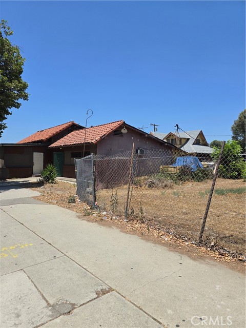 Image 9 of 47 For 855 Holt Avenue