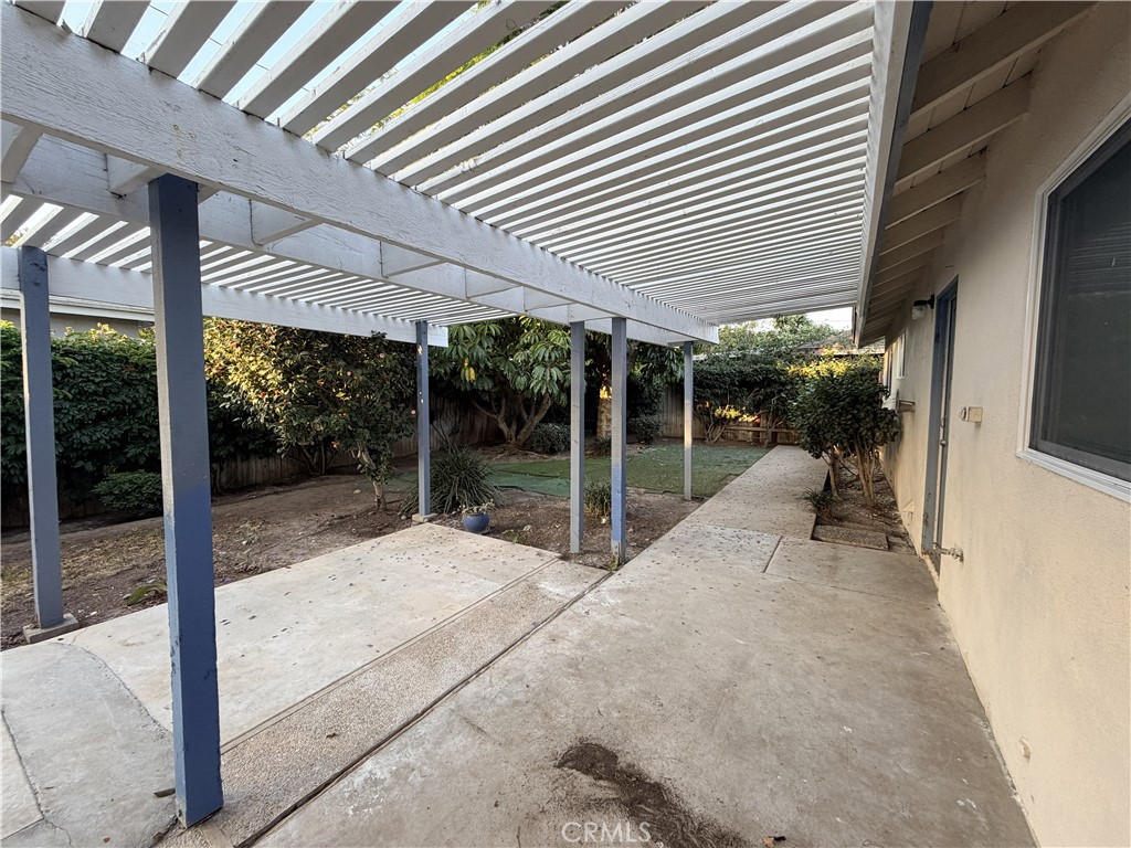 https://media.crmls.org/medias/24732764-9da9-4d12-a513-1fa0033912ce.jpg?preset=X-Large