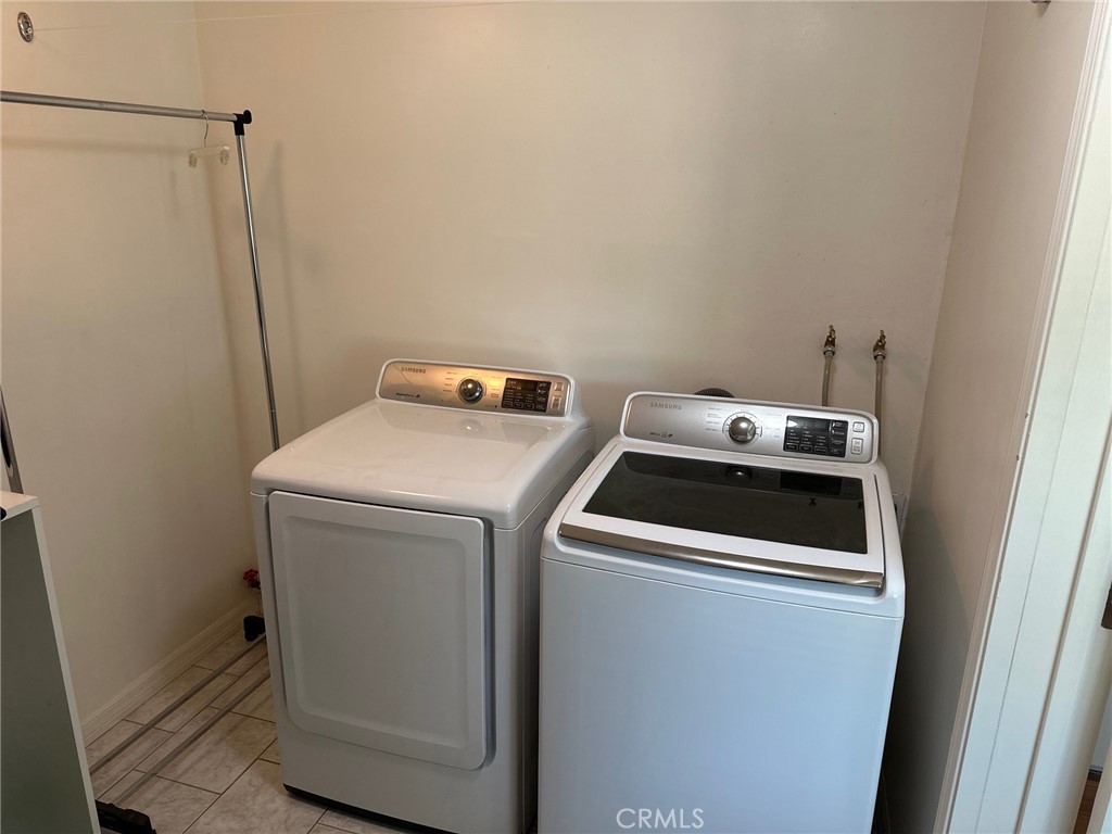 https://media.crmls.org/medias/2473e2d1-300a-4312-ab47-f5267129d644.jpg?preset=X-Large