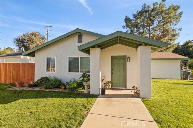 Detail Gallery Image 2 of 20 For 164 E Highland Ave, Redlands,  CA 92373 - 3 Beds | 1 Baths