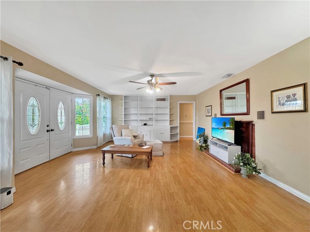7736 Sugar Drive, Huntington Beach CA: https://media.crmls.org/medias/24751b71-756b-48d3-855c-5dd866bf99ad.jpg