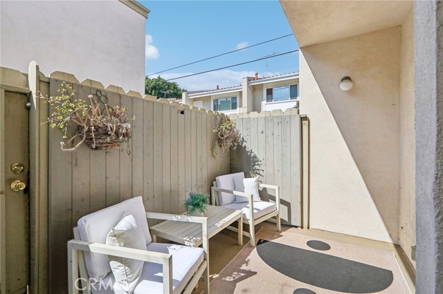 Detail Gallery Image 33 of 43 For 2909 Arizona Ave #3,  Santa Monica,  CA 90404 - 3 Beds | 2/1 Baths