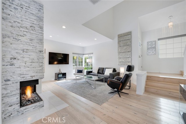 939 Blue Mountain, Westlake Village CA: https://media.crmls.org/medias/24757e68-cce1-4334-8039-d49a9a7f7802.jpg