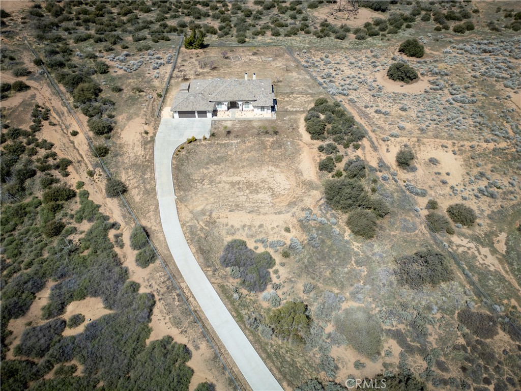 https://media.crmls.org/medias/2475f0aa-3c48-4174-89ee-88587a15e025.jpg?preset=X-Large