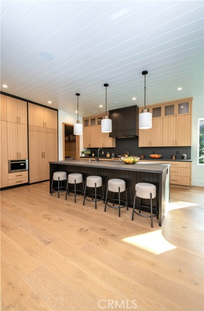 Detail Gallery Image 12 of 55 For 5323 Allott Ave, Sherman Oaks,  CA 91401 - 4 Beds | 4/1 Baths
