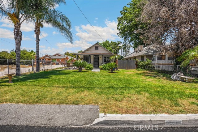 1003 Stevenson Street, Colton CA: https://media.crmls.org/medias/24779731-f7f1-42ad-8fcb-e4954ea1866a.jpg