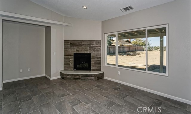 Detail Gallery Image 3 of 25 For 18363 Ranchero Rd, Hesperia,  CA 92345 - 4 Beds | 2/1 Baths