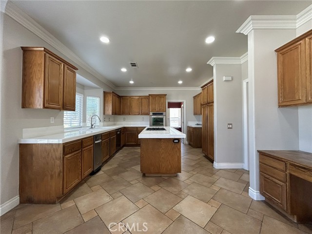 Detail Gallery Image 8 of 24 For 629 Golden West Dr, Redlands,  CA 92373 - 5 Beds | 3/1 Baths