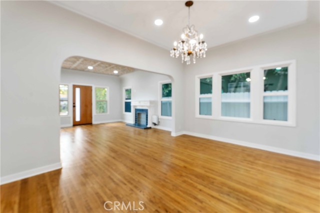 1236 S Cloverdale Avenue, Los Angeles CA: https://media.crmls.org/medias/2479f3e5-c6fb-4ca4-9d82-c0afcff47d95.jpg